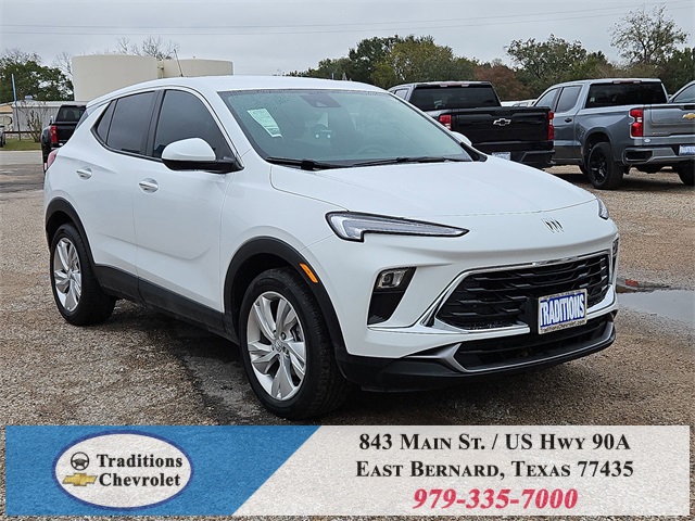 2024 Buick Encore GX Preferred White at Community Kia