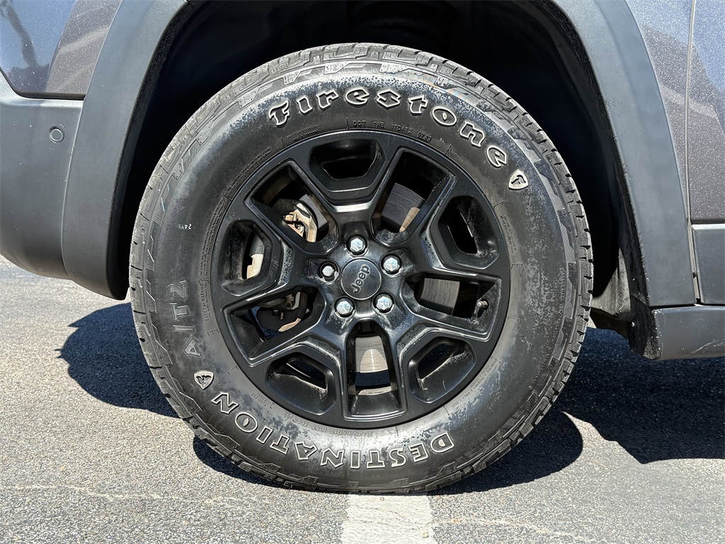 2019 Jeep Cherokee Trailhawk Gray at Durrett Motor Company