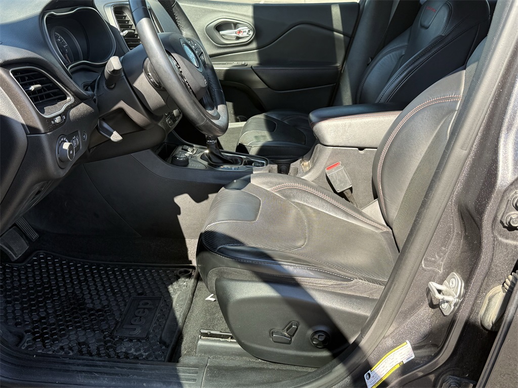 2019 Jeep Cherokee Trailhawk Gray at Durrett Motor Company