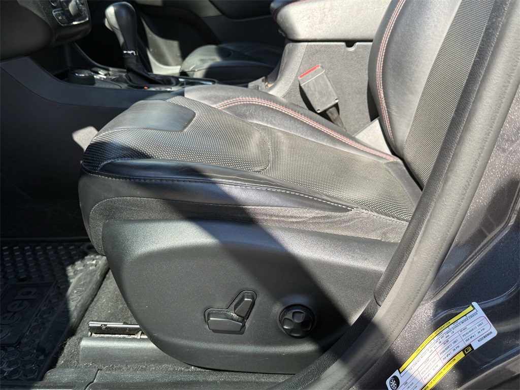 2019 Jeep Cherokee Trailhawk Gray at Durrett Motor Company