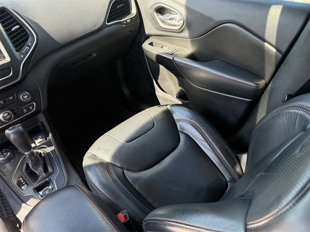 2019 Jeep Cherokee Trailhawk Gray at Durrett Motor Company