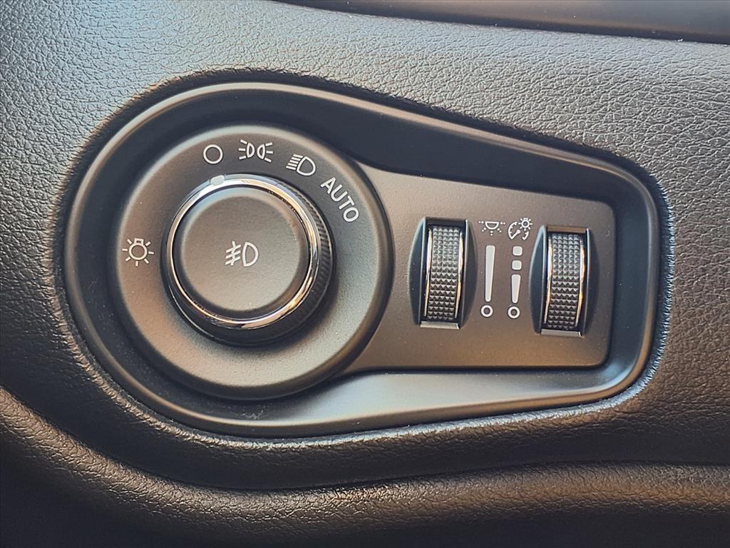 2018 Jeep Renegade Latitude Silver at Durrett Motor Company