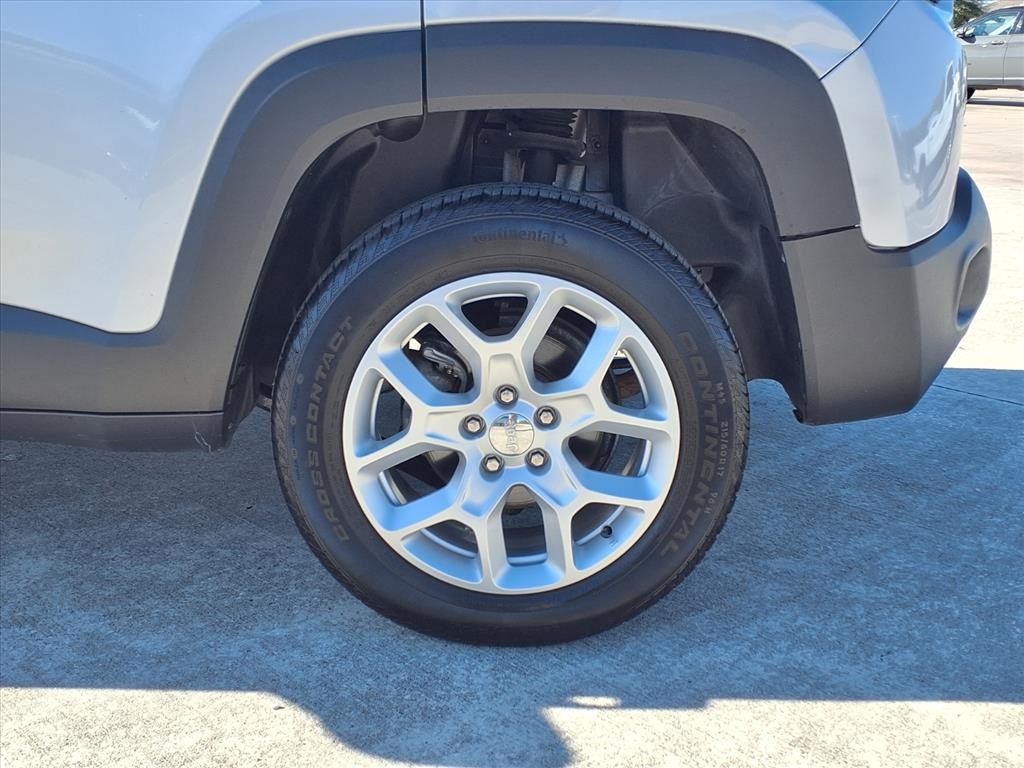 2018 Jeep Renegade Latitude Silver at Durrett Motor Company