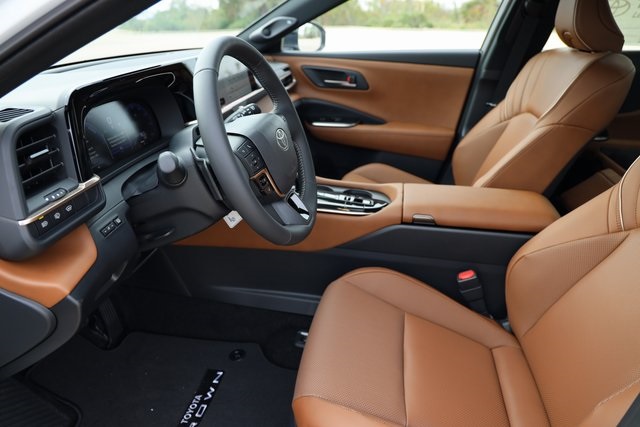 2025 Toyota Crown Signia Limited - 9