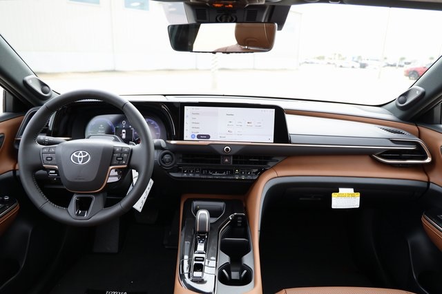 2025 Toyota Crown Signia Limited - 11