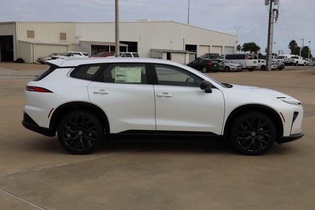 2025 Toyota Crown Signia Limited - 3