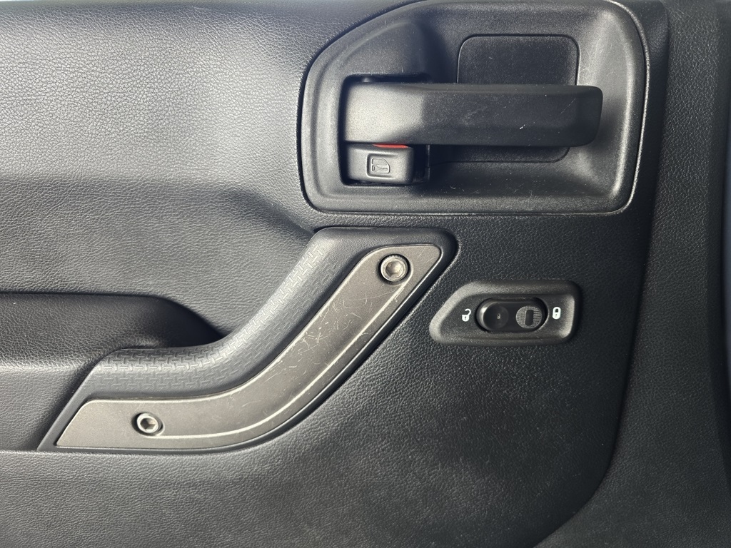 Thumbnail: 2018 Jeep Wrangler - 17