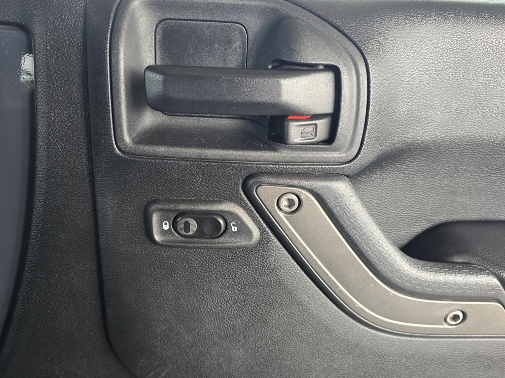 Thumbnail: 2018 Jeep Wrangler - 19