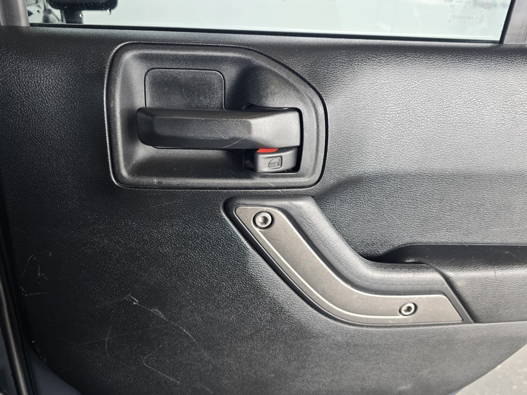 Thumbnail: 2018 Jeep Wrangler - 21