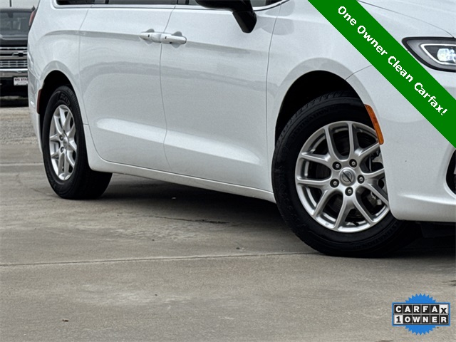 2024 Chrysler Pacifica Touring L - 2