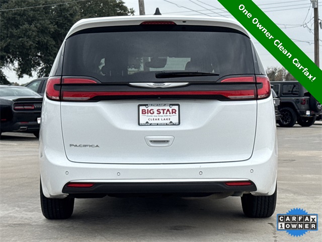 2024 Chrysler Pacifica Touring L - 8
