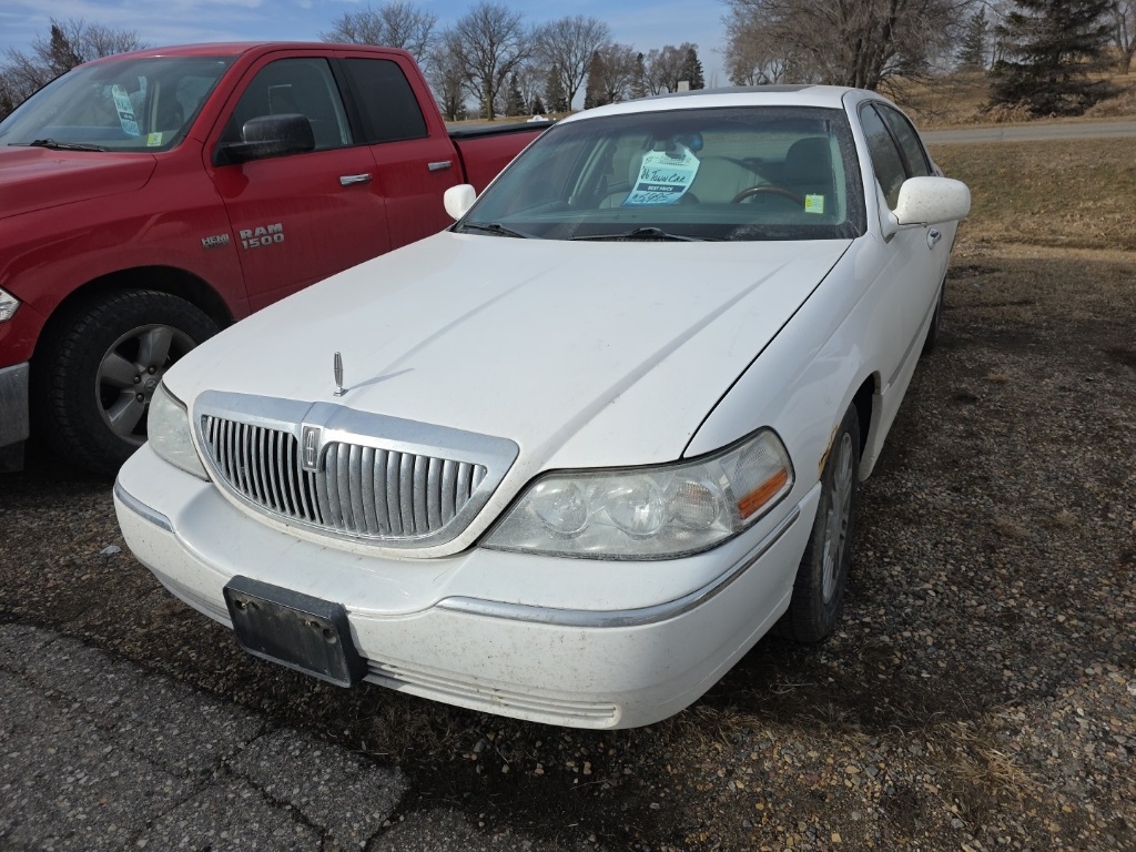 2006 Lincoln Town Car Signature Limited