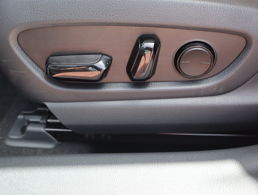 Thumbnail: 2025 Lexus UX - 26