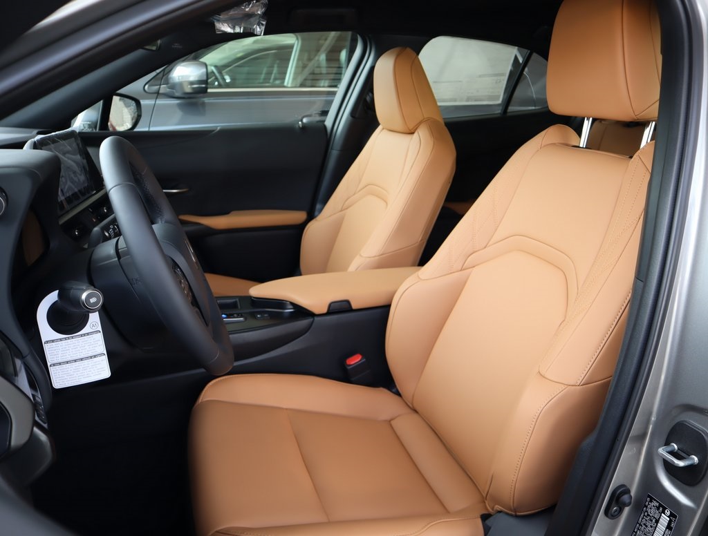 Thumbnail: 2025 Lexus UX - 32