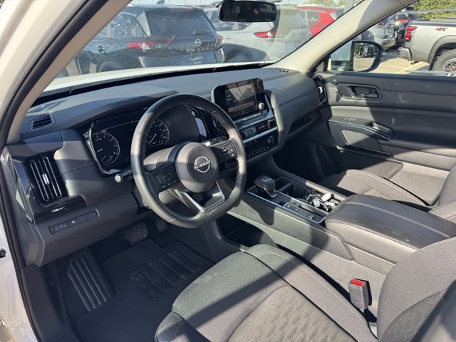 2024 Nissan Pathfinder SV photo 2