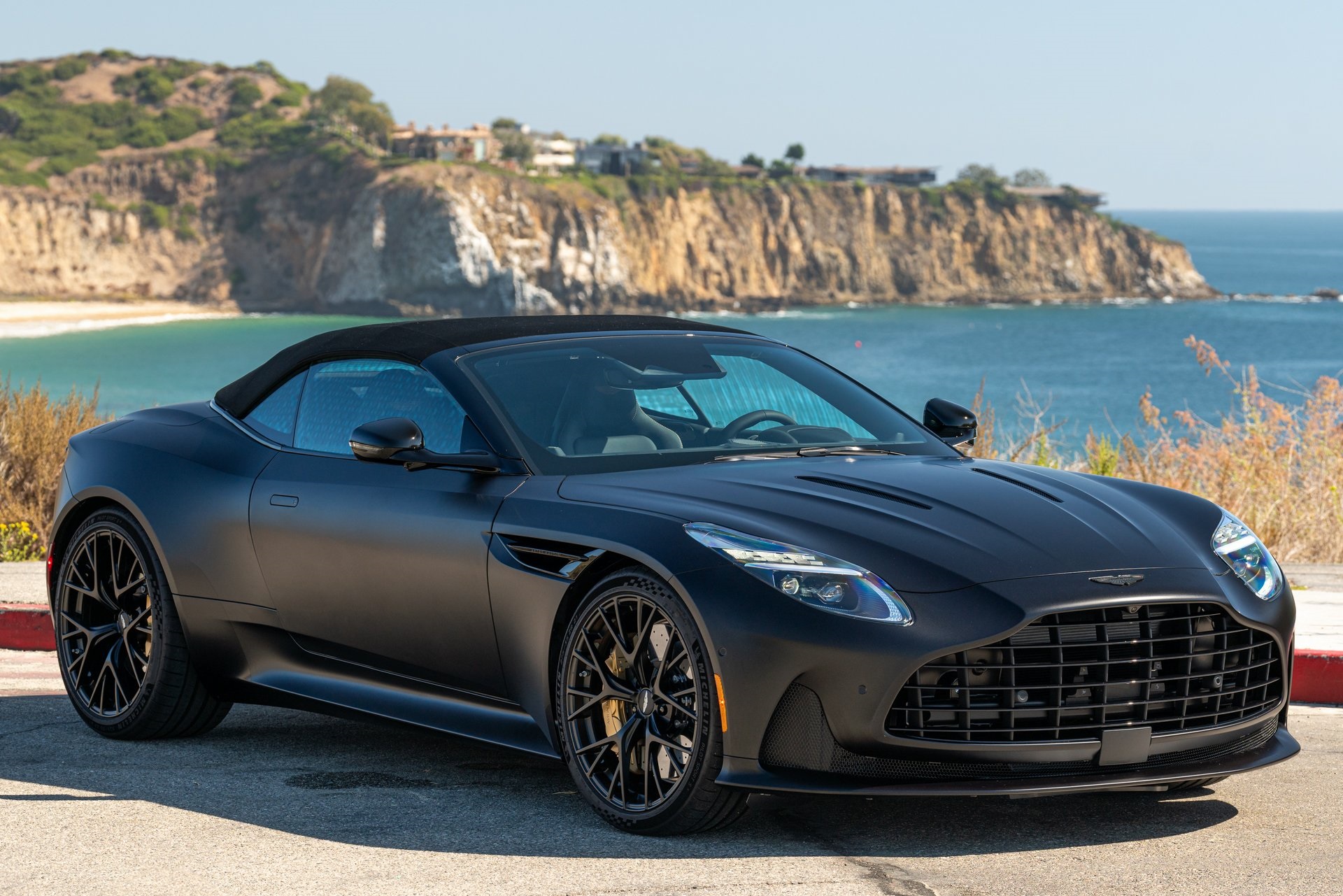 /2025 Aston-Martin DB12