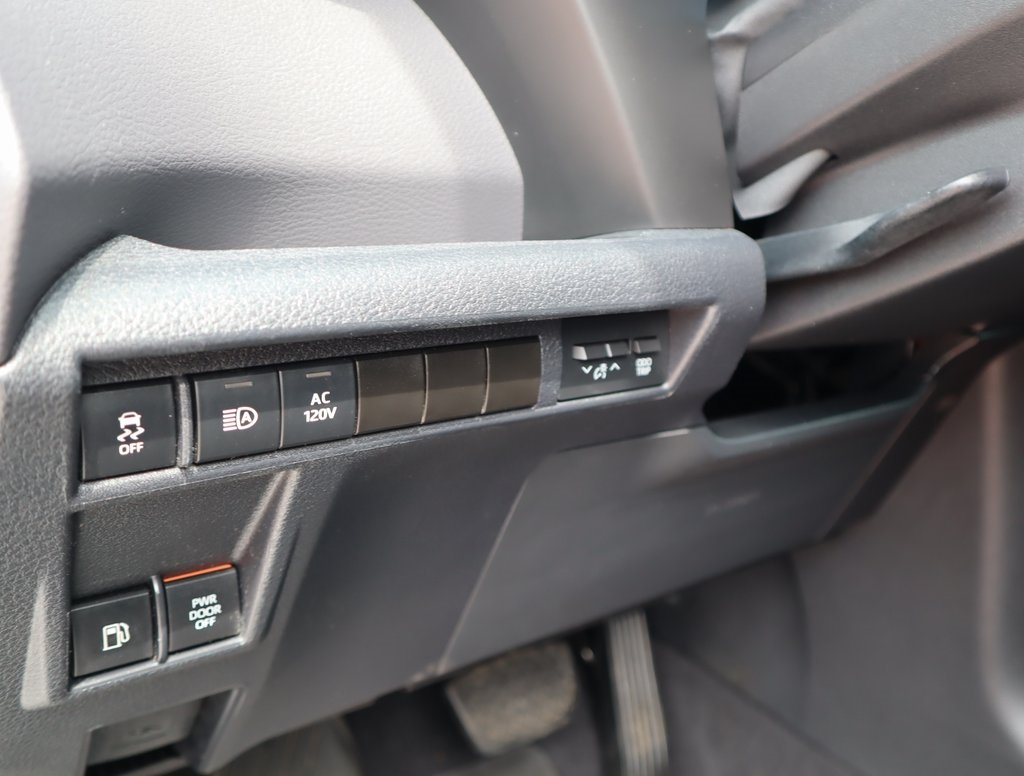 Thumbnail: 2022 Toyota Sienna - 23