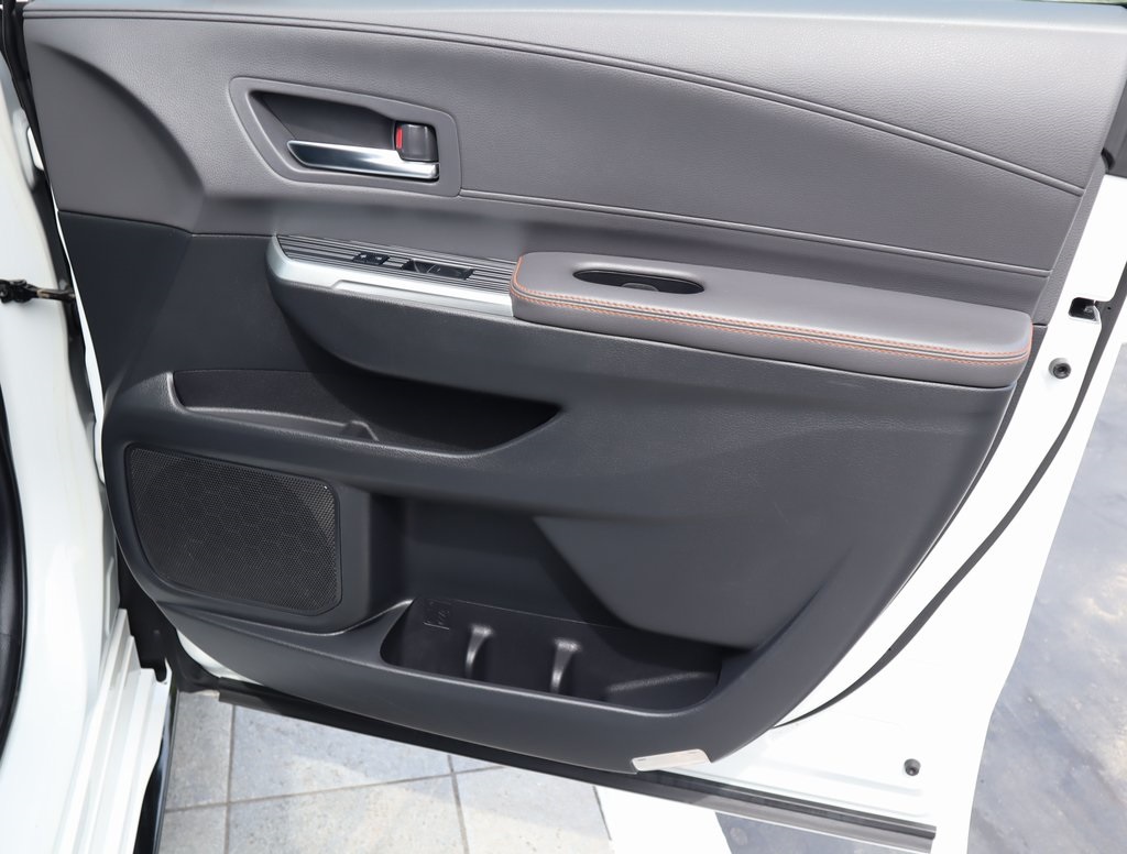 Thumbnail: 2022 Toyota Sienna - 24