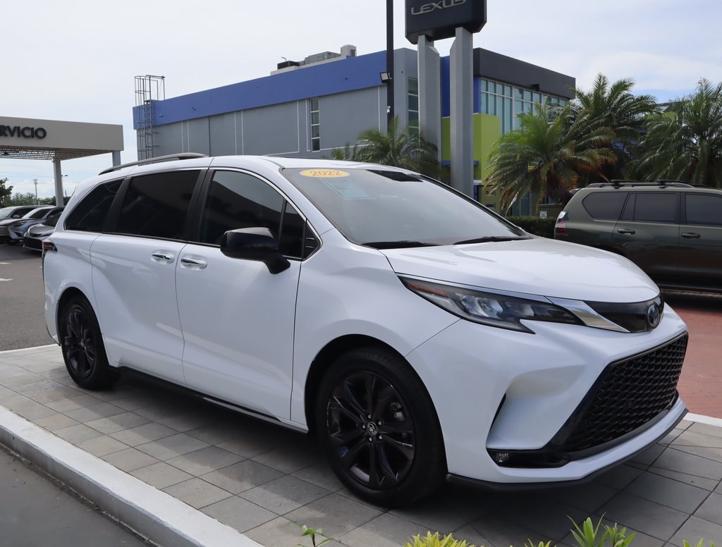 Thumbnail: 2022 Toyota Sienna - 3