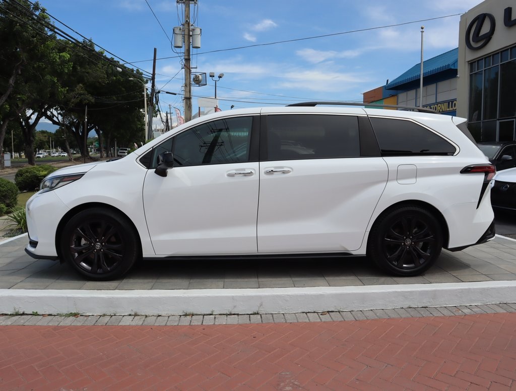 Thumbnail: 2022 Toyota Sienna - 8