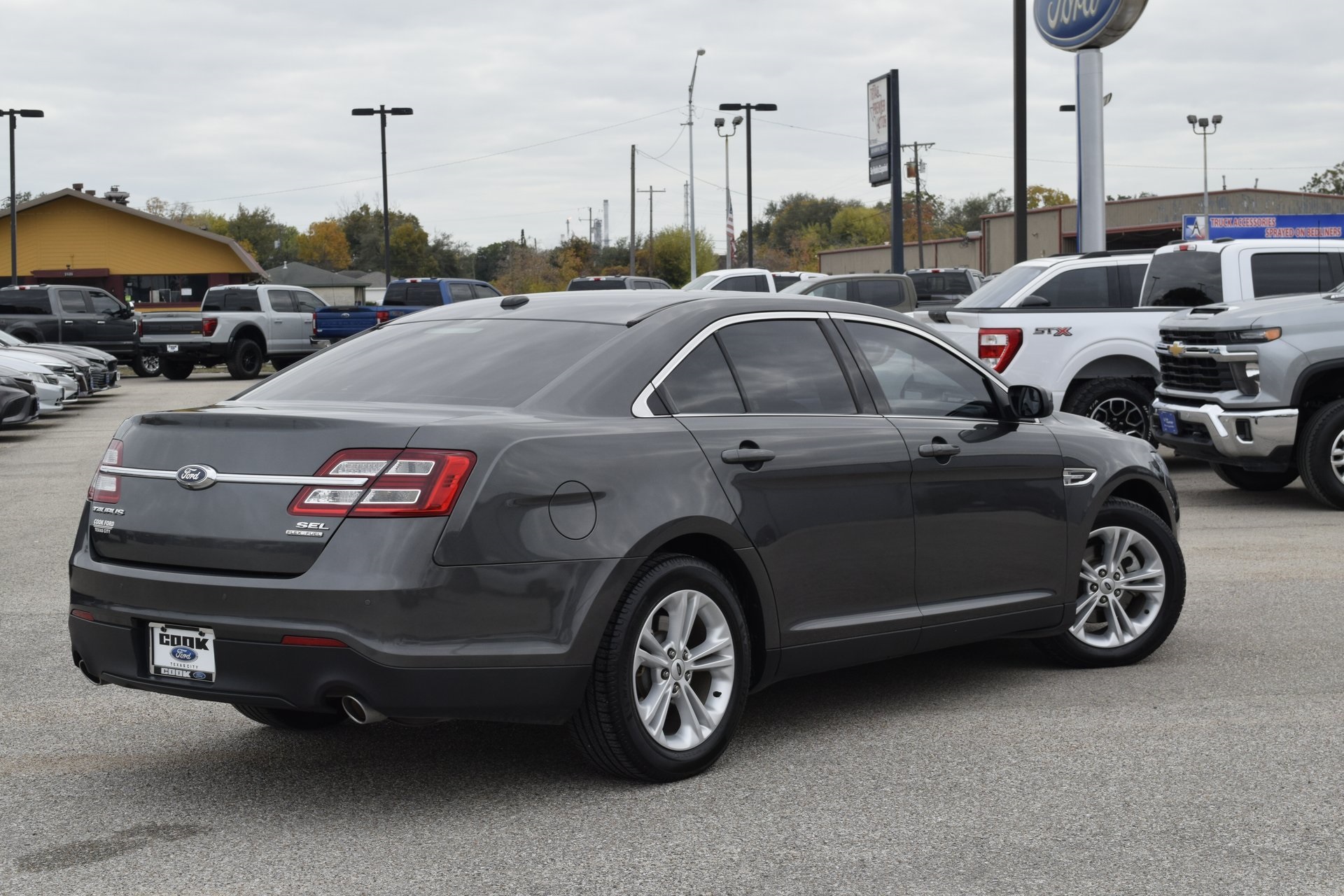 2018 Ford Taurus SEL Gray at Emmons Autoplex