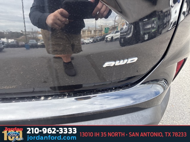 Used Car 2023 Ford Edge  Titanium For Sale Under $25,000 In San Antonio, Texas