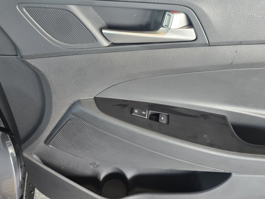 Thumbnail: 2019 Hyundai Tucson - 14