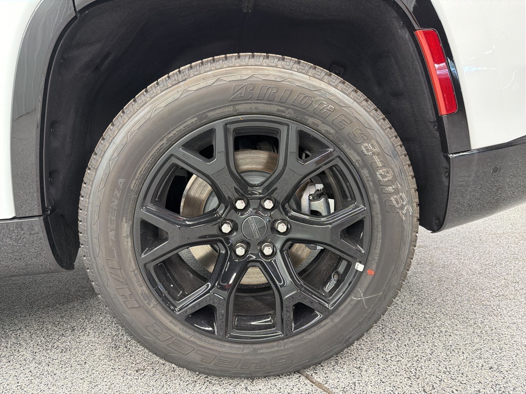 2025 Jeep Wagoneer Series II White at River Oaks CDJR