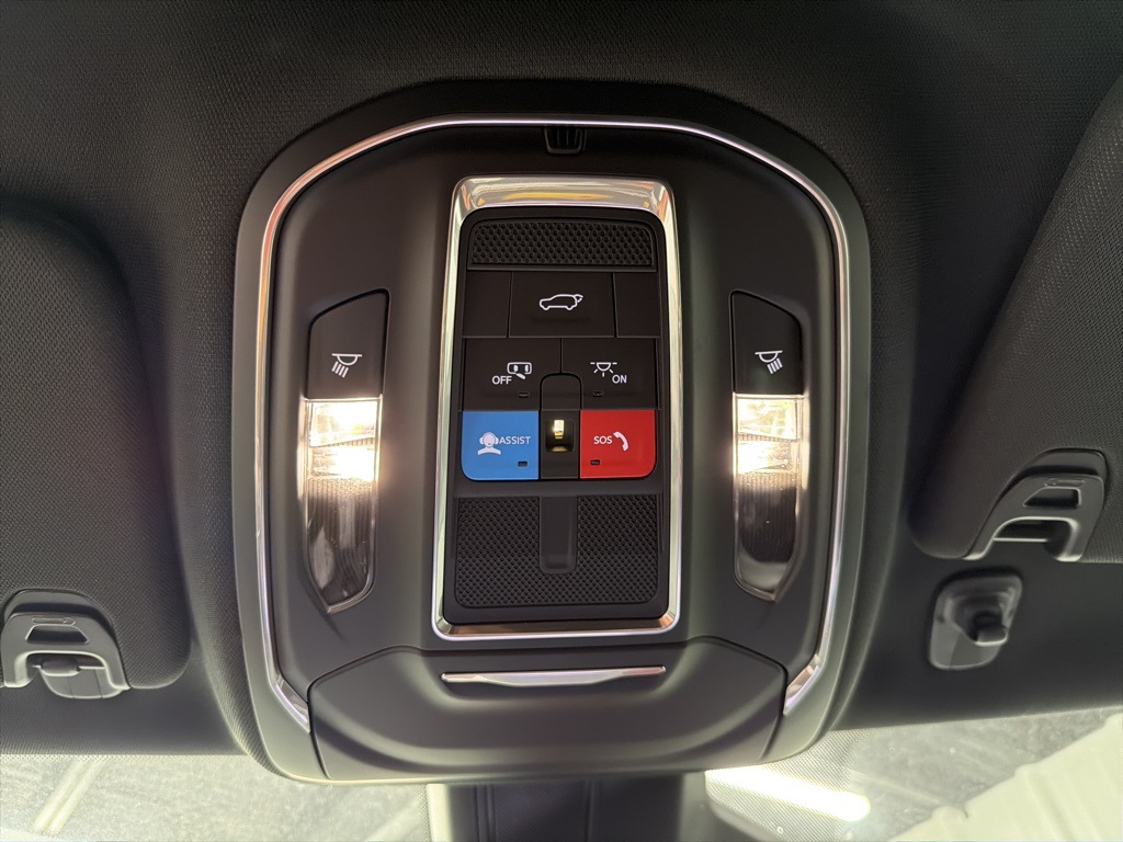 2025 Jeep Wagoneer Series II White at River Oaks CDJR