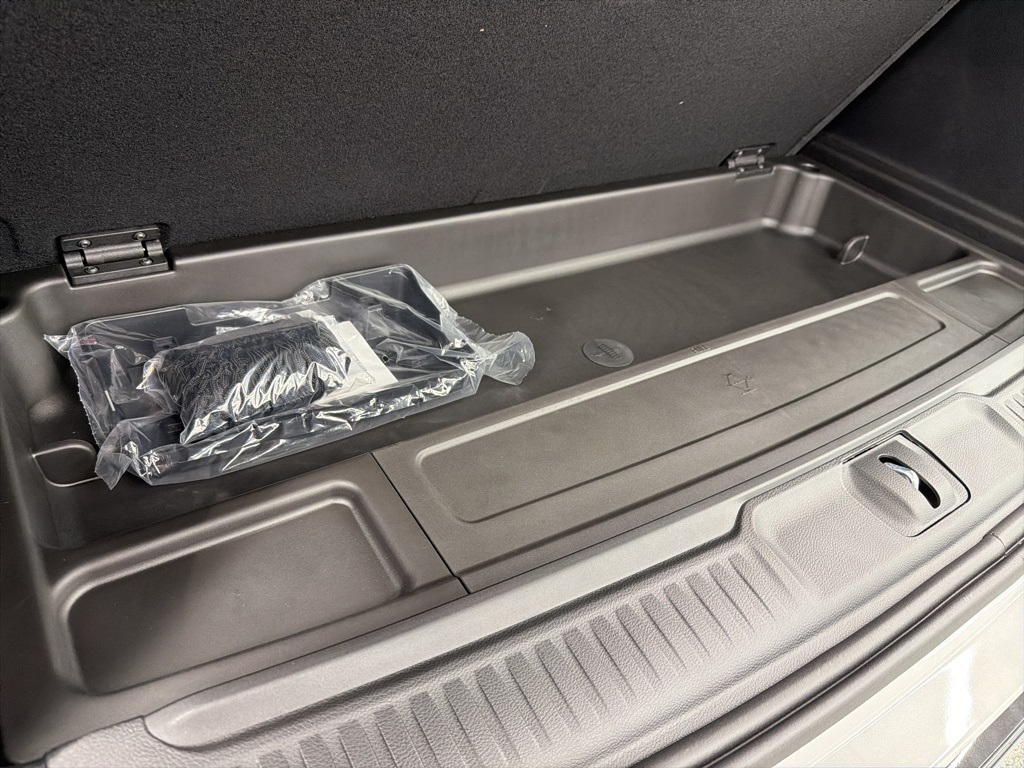 2025 Jeep Wagoneer Series II White at River Oaks CDJR