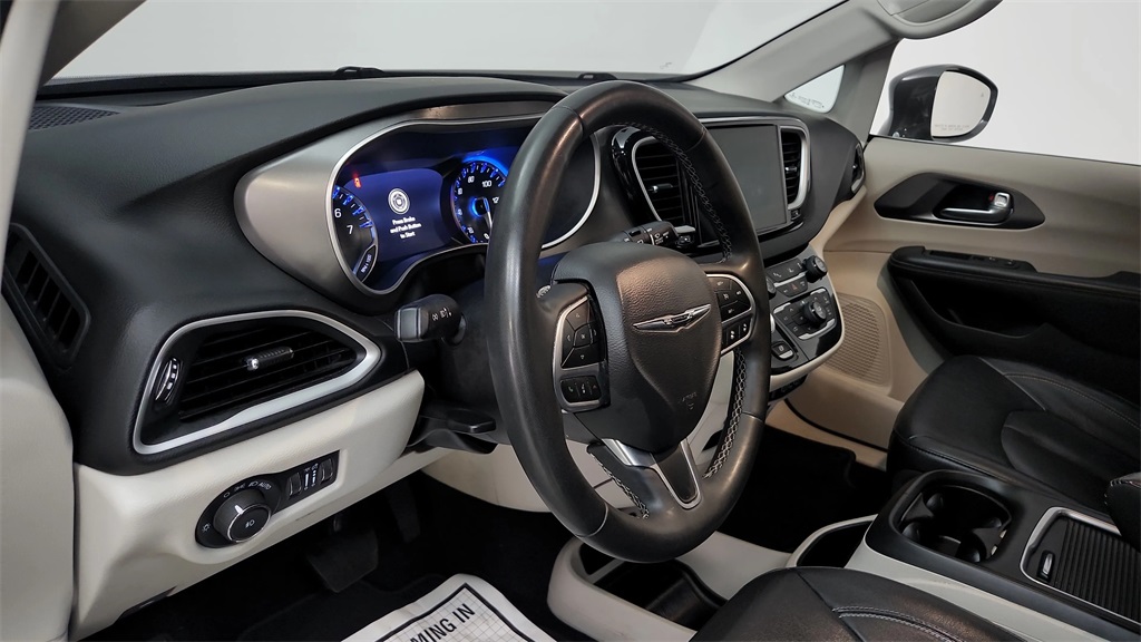 2022 Chrysler Pacifica Touring L - 9