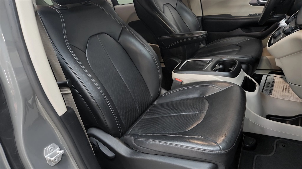 2022 Chrysler Pacifica Touring L Gray at AutoSavvy Houston Southwest