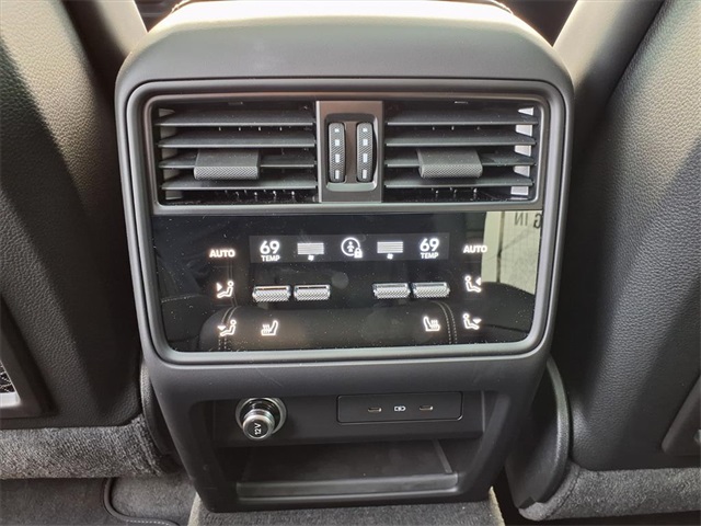 2025 Porsche Cayenne Coupe GTS - 11