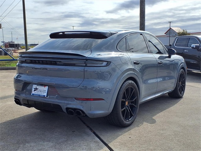 2025 Porsche Cayenne Coupe GTS - 1