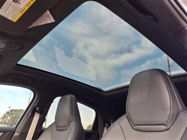 2025 Porsche Cayenne Coupe GTS - 4