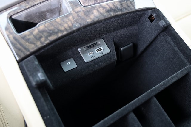 2022 Cadillac Escalade Premium Luxury Gray at Autostrade