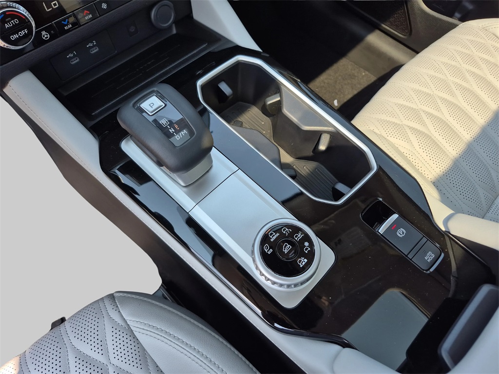 2025 Mitsubishi Outlander SEL Black at North Houston Mitsubishi