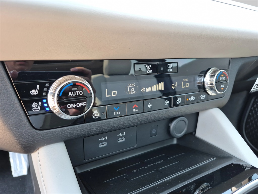 2025 Mitsubishi Outlander SEL Black at North Houston Mitsubishi