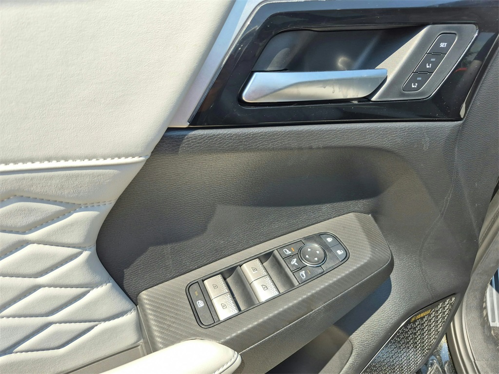 2025 Mitsubishi Outlander SEL Black at North Houston Mitsubishi