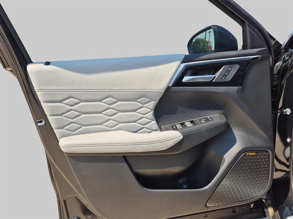 2025 Mitsubishi Outlander SEL Black at North Houston Mitsubishi