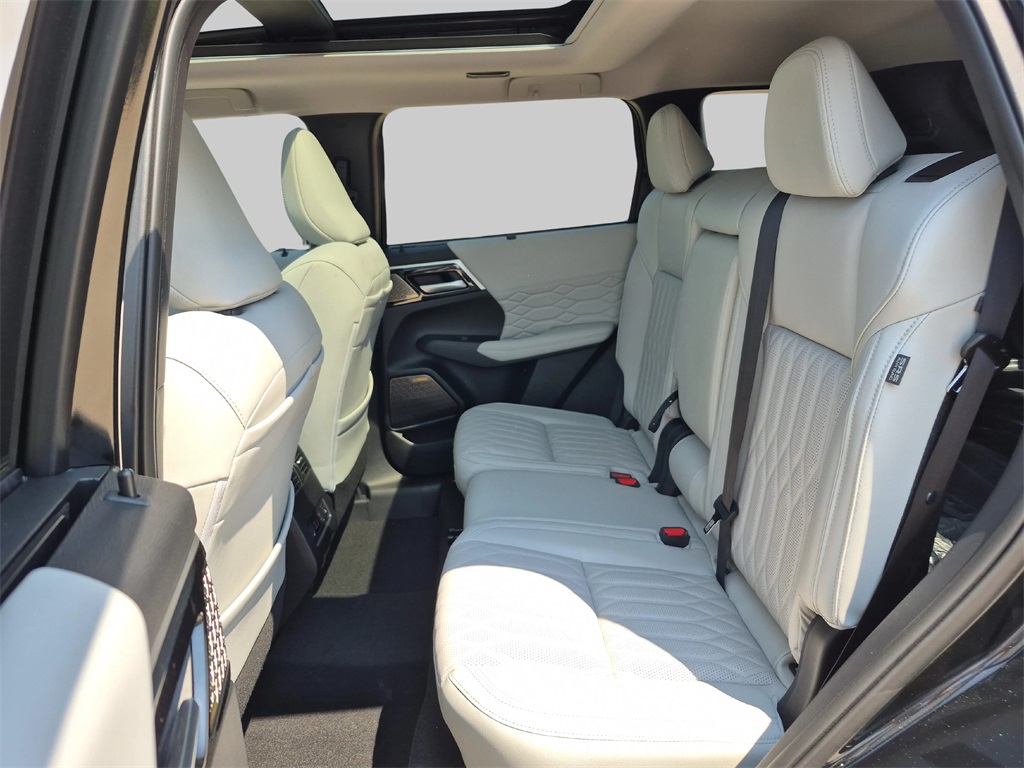 2025 Mitsubishi Outlander SEL Black at North Houston Mitsubishi