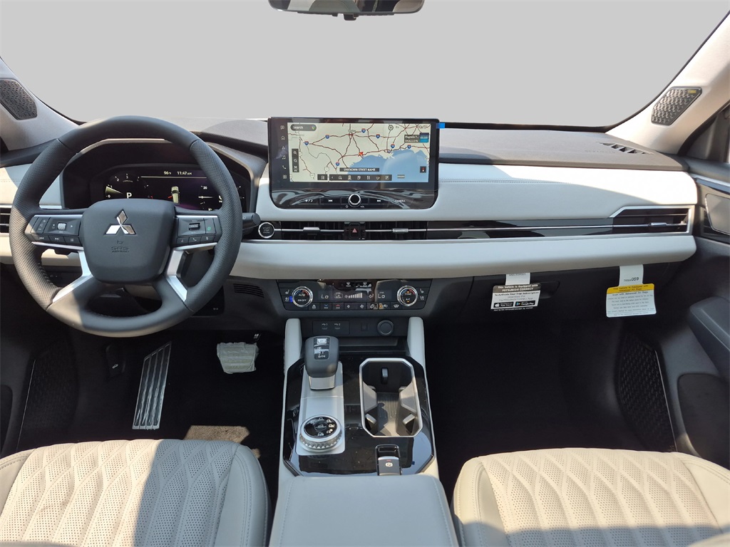 2025 Mitsubishi Outlander SEL Black at North Houston Mitsubishi