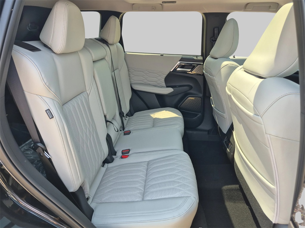 2025 Mitsubishi Outlander SEL Black at North Houston Mitsubishi