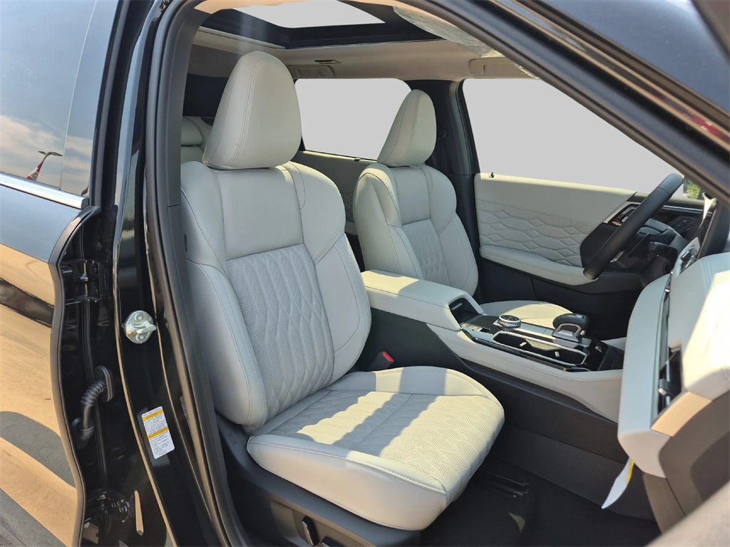 2025 Mitsubishi Outlander SEL Black at North Houston Mitsubishi