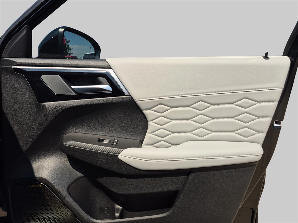 2025 Mitsubishi Outlander SEL Black at North Houston Mitsubishi