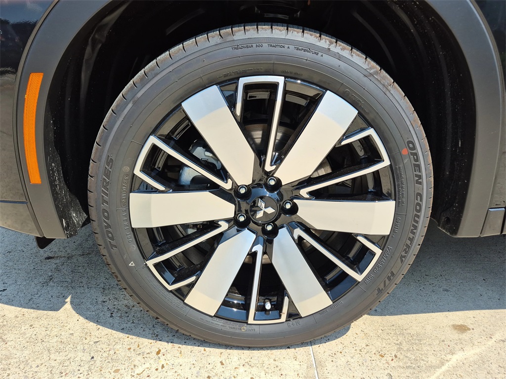 2025 Mitsubishi Outlander SEL Black at North Houston Mitsubishi