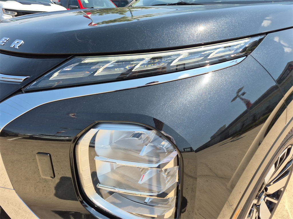 2025 Mitsubishi Outlander SEL Black at North Houston Mitsubishi