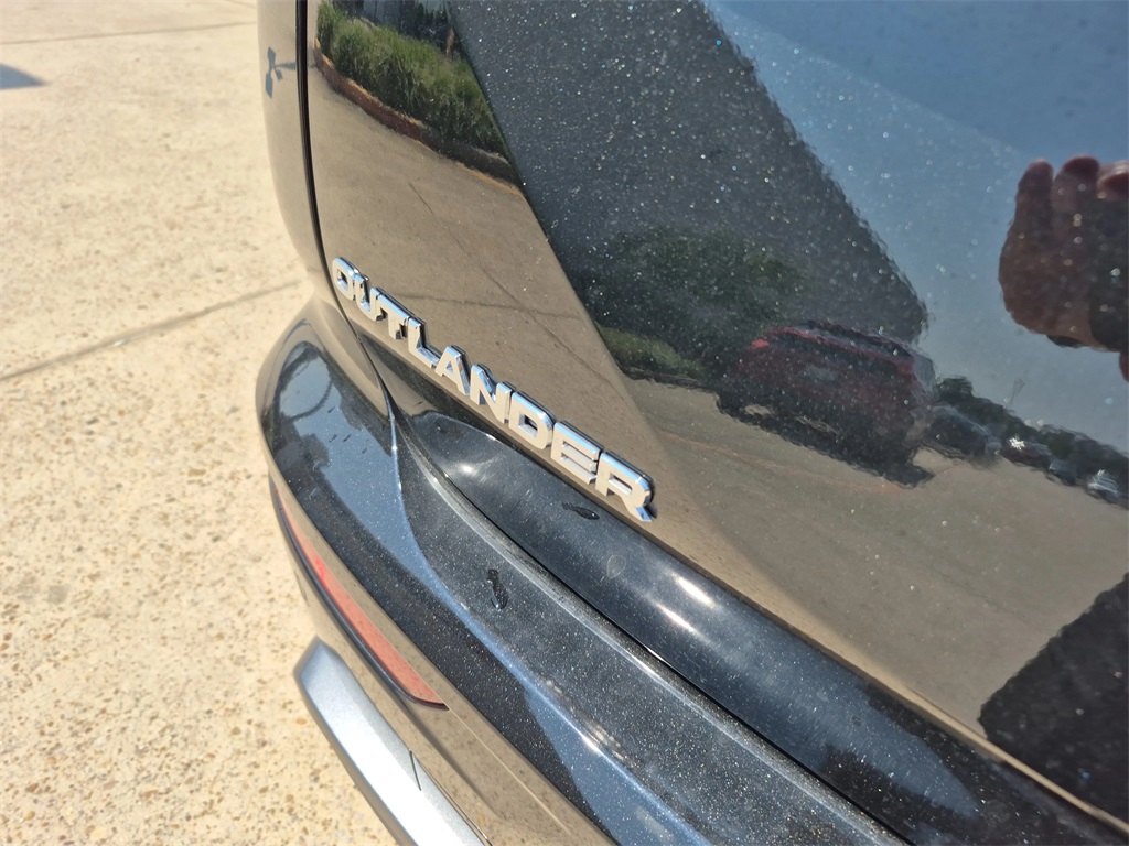 2025 Mitsubishi Outlander SEL Black at North Houston Mitsubishi