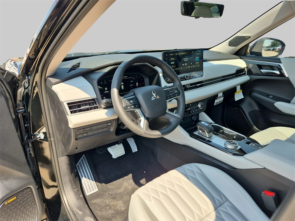 2025 Mitsubishi Outlander SEL Black at North Houston Mitsubishi