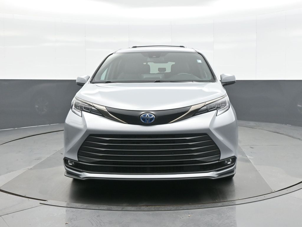 Certified 2022 Toyota Sienna Woodland Edition with VIN 5TDASKFC7NS040995 for sale in Kansas City